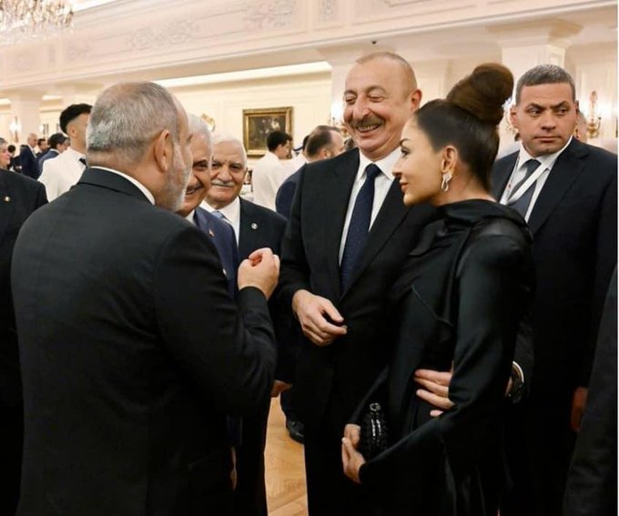 Aliyev ve Paşinyan Ankara'da kısa bir görüşme gerçekleştirdi